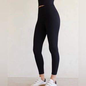 Carbon 38 Black Ribbed 7/8 Legging